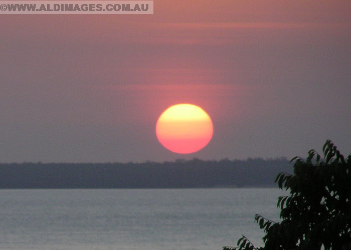 678x476 pixels (101K)